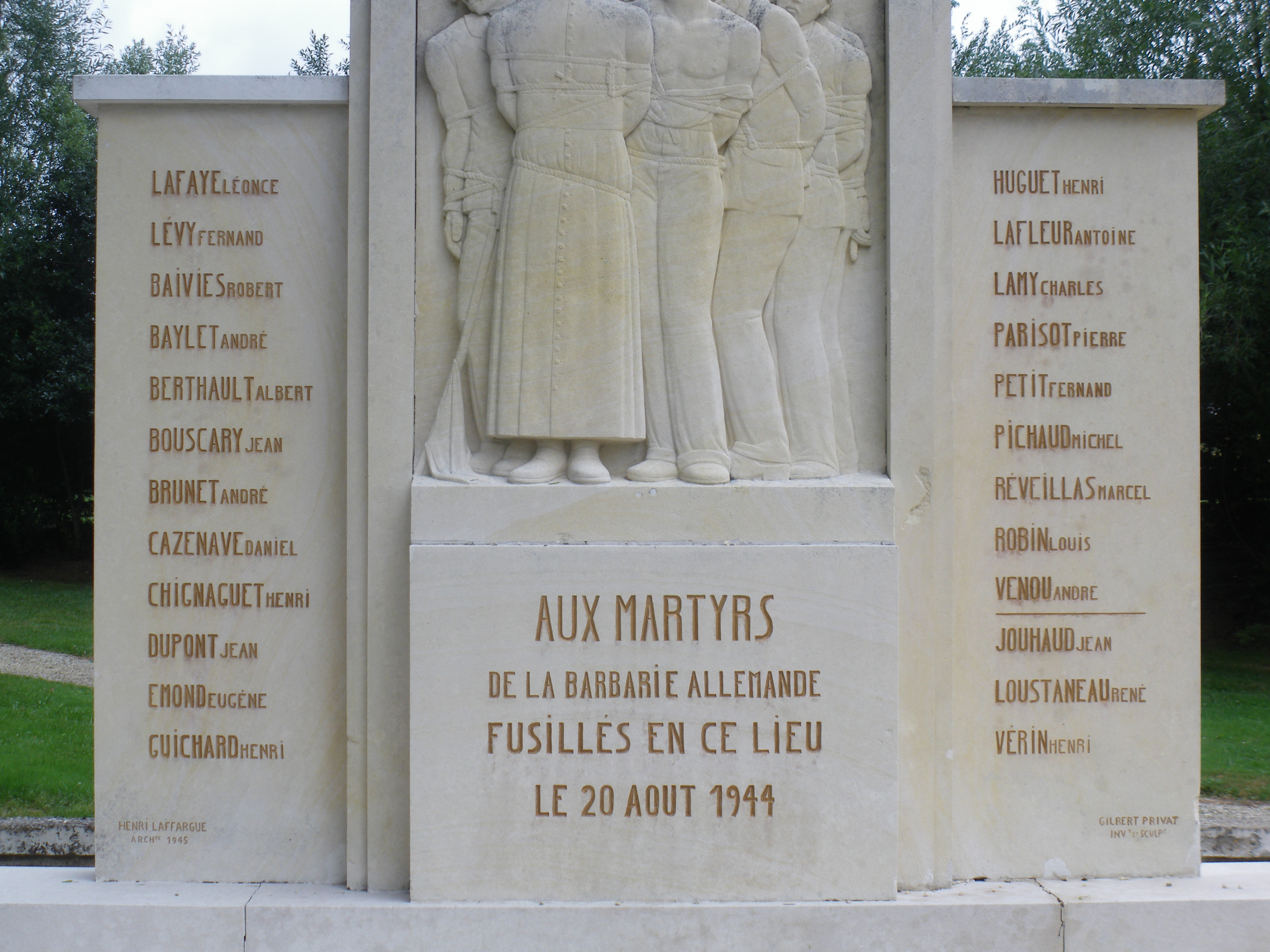 Monument des "quatre routes" à Saint-Astier